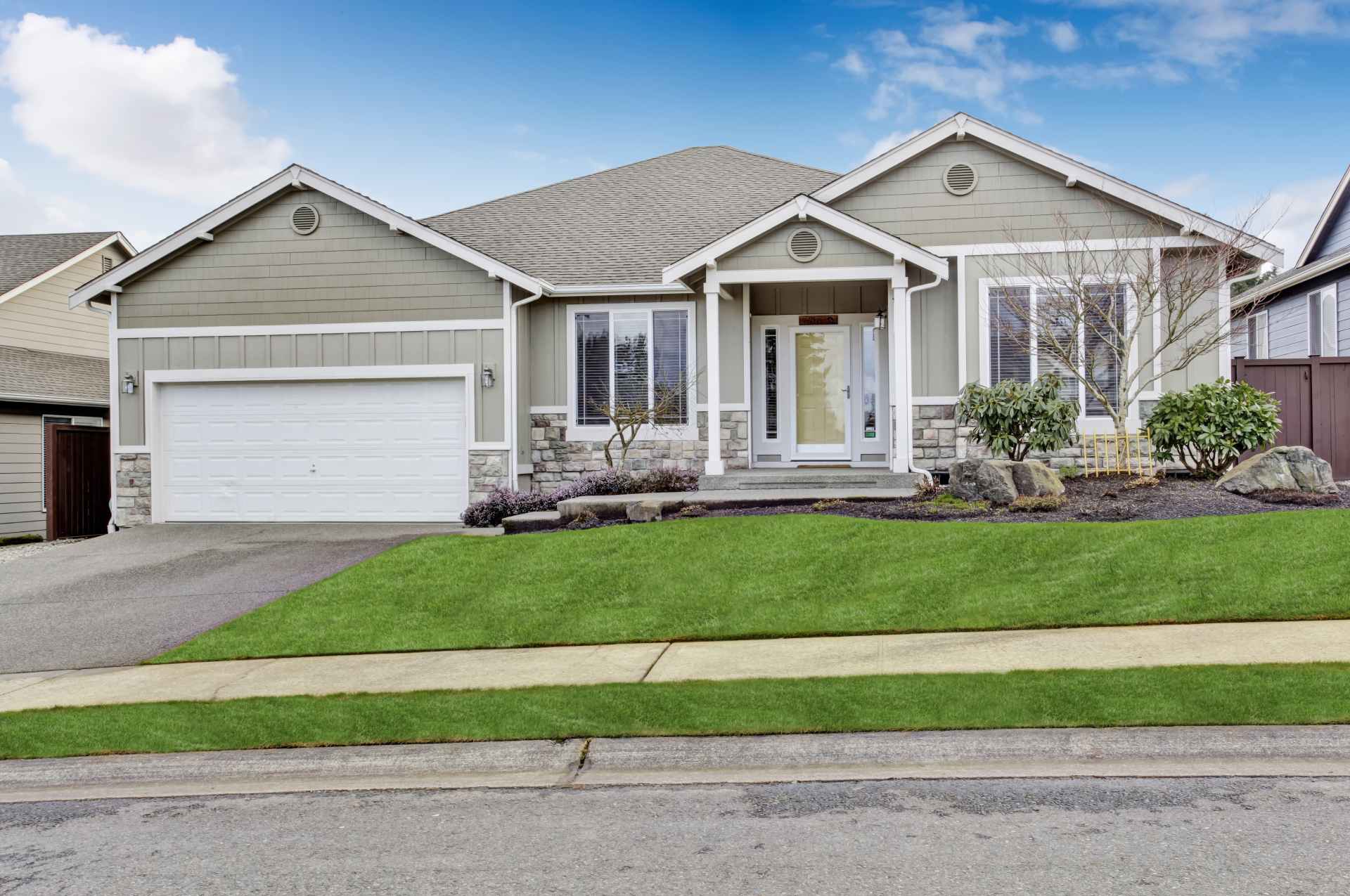 A house with grass on the front lawn